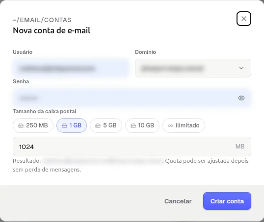 Janela Nova conta de e-mail com os campos Usuário, Domínio e Senha borrados, as opções de tamanho da caixa postal 250 MB, 1 GB, 5 GB, 10 GB e ilimitado e o botão Criar conta