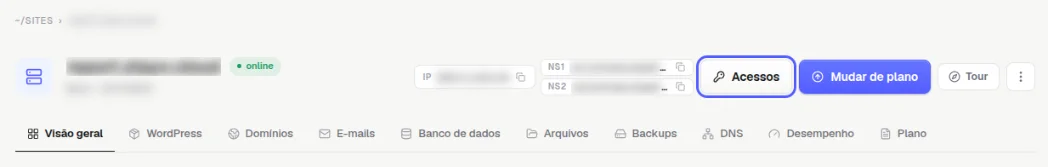 Topo da página do site com o botão Acessos destacado, ao lado de Mudar de plano e Tour
