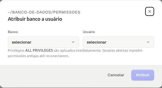 Janela Atribuir banco a usuário com os campos Banco e Usuário e o aviso de que os privilégios ALL PRIVILEGES são aplicados imediatamente