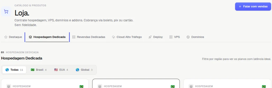 Loja com a aba Hospedagem Dedicada destacada, ao lado das abas Destaque, Revendas Dedicadas, Cloud Alto Tráfego, Deploy, VPS e Domínios, e os filtros de região abaixo