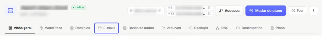Fileira de abas da página do site com a aba E-mails destacada