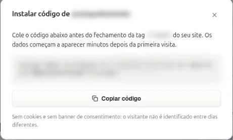 Janela Instalar código com a orientação de colar antes do fechamento da tag head, o código borrado, o botão Copiar código e o aviso de que não há cookies nem banner de consentimento