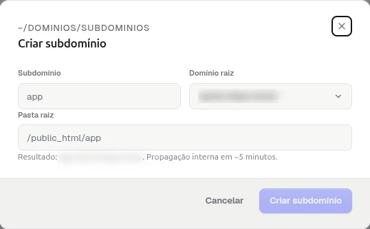 Janela Criar subdomínio com os campos Subdomínio, Domínio raiz e Pasta raiz, o endereço resultante borrado e o aviso de propagação interna em cerca de 5 minutos