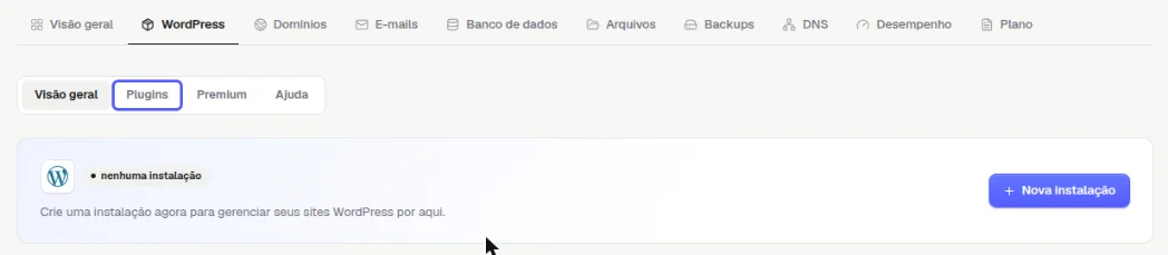 Subabas do WordPress com a subaba Plugins destacada, ao lado de Visão geral, Premium e Ajuda
